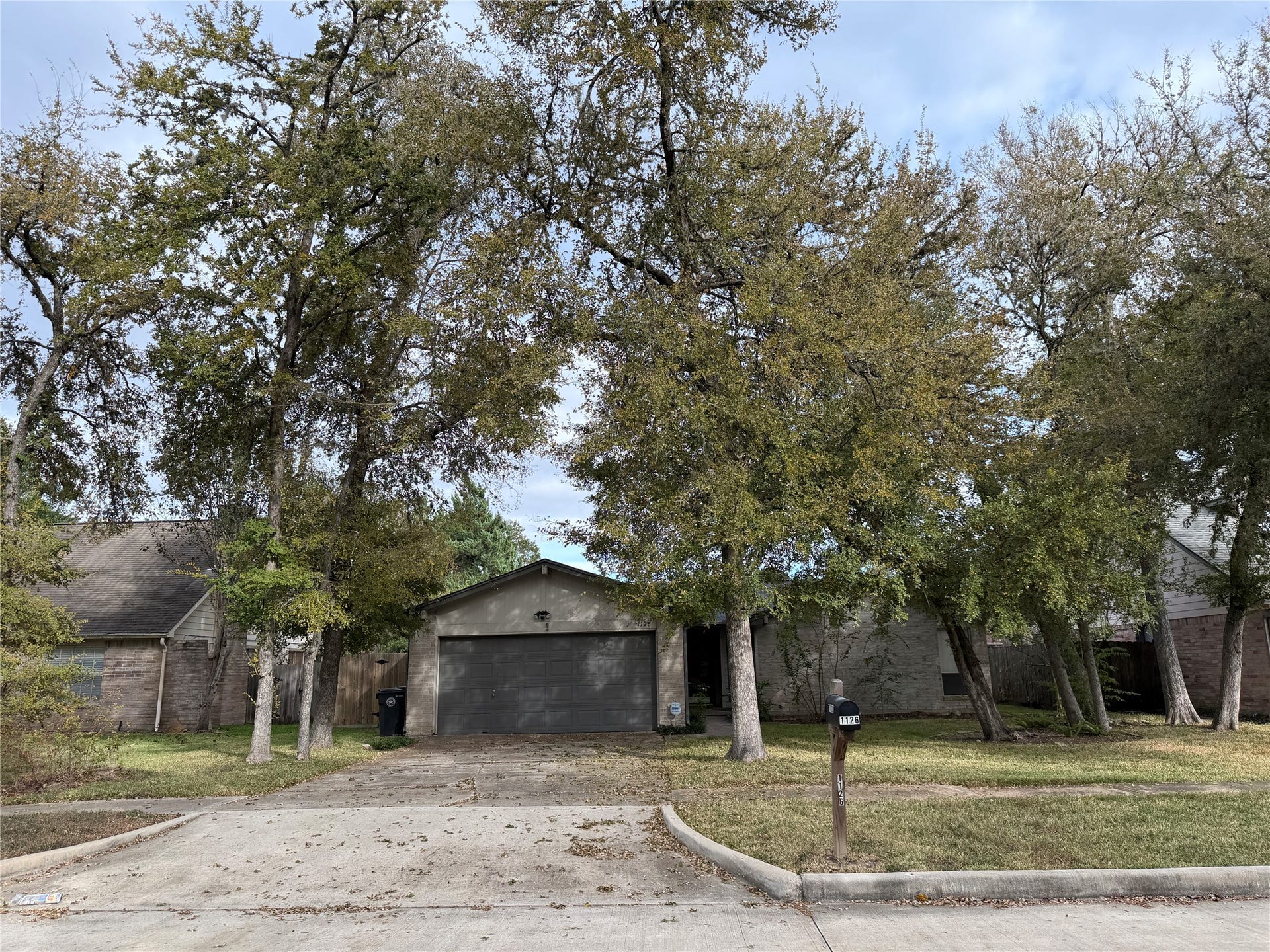 1126 Pinecroft Drive, Sugar Land, TX 77498 1126 Pinecroft Drive, Sugar Land, TX 77498