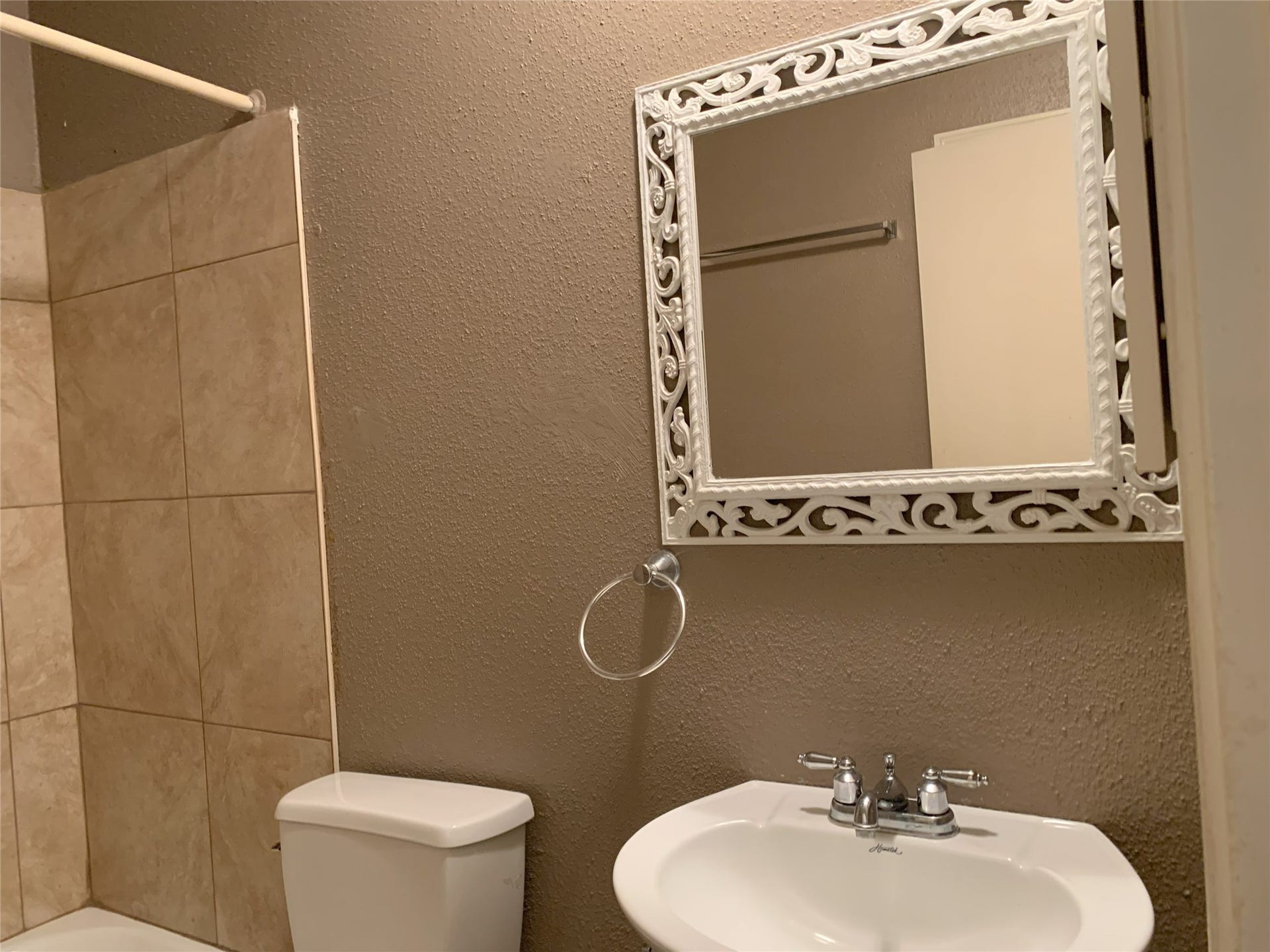 1126 Pinecroft Drive, Sugar Land, TX 77498 1126 Pinecroft Drive, Sugar Land, TX 77498