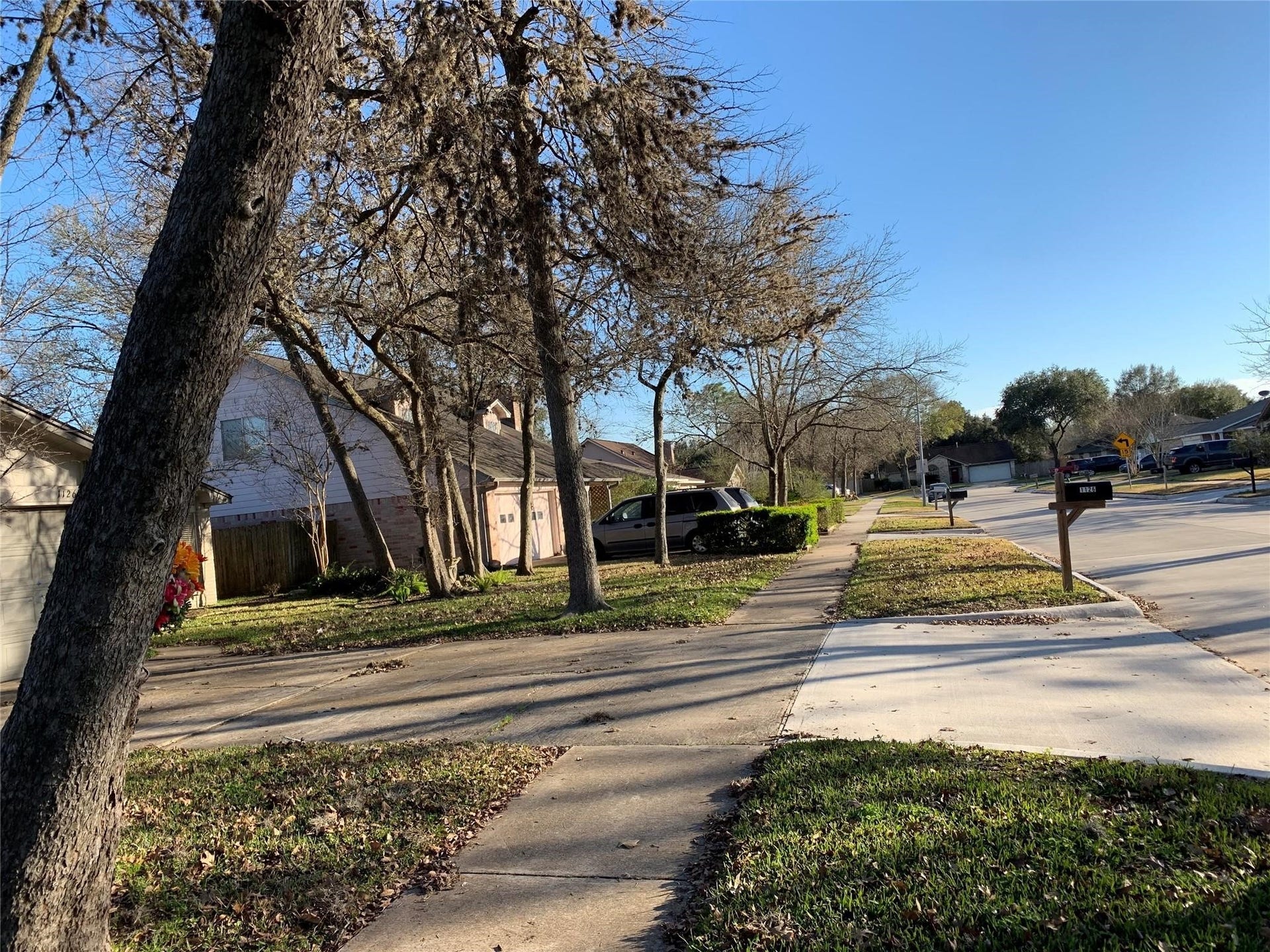 1126 Pinecroft Drive, Sugar Land, TX 77498 1126 Pinecroft Drive, Sugar Land, TX 77498
