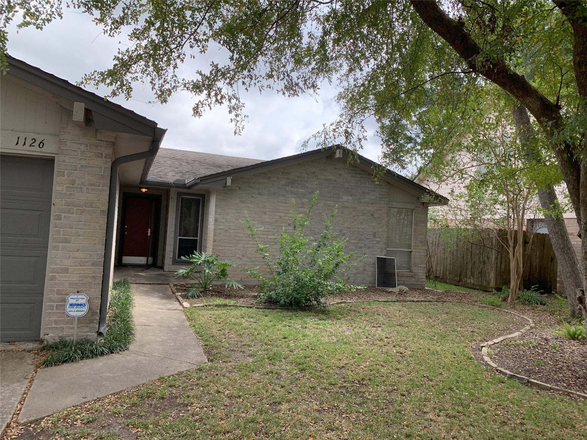 1126 Pinecroft Drive, Sugar Land, TX 77498 1126 Pinecroft Drive, Sugar Land, TX 77498