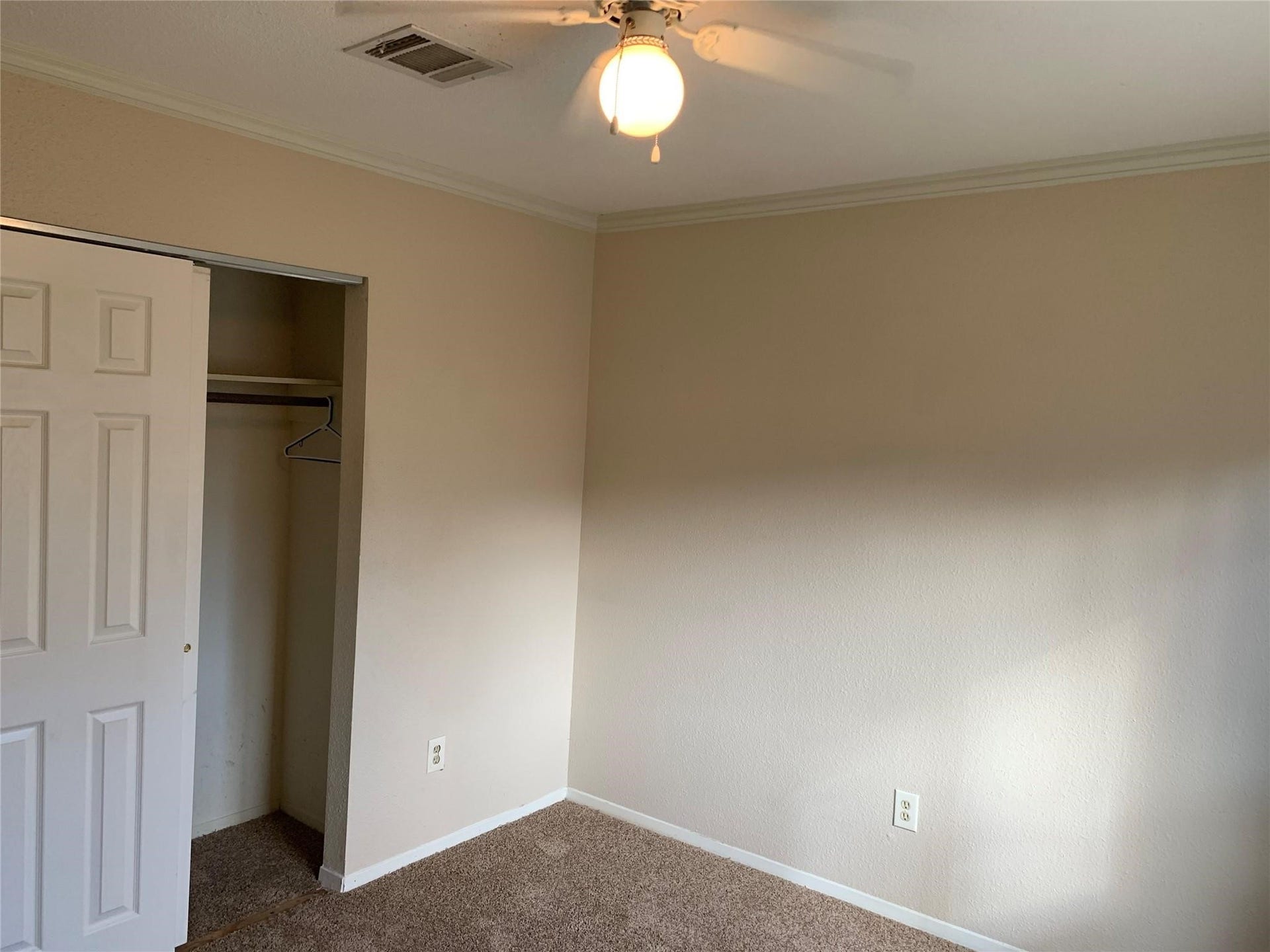 1126 Pinecroft Drive, Sugar Land, TX 77498 1126 Pinecroft Drive, Sugar Land, TX 77498