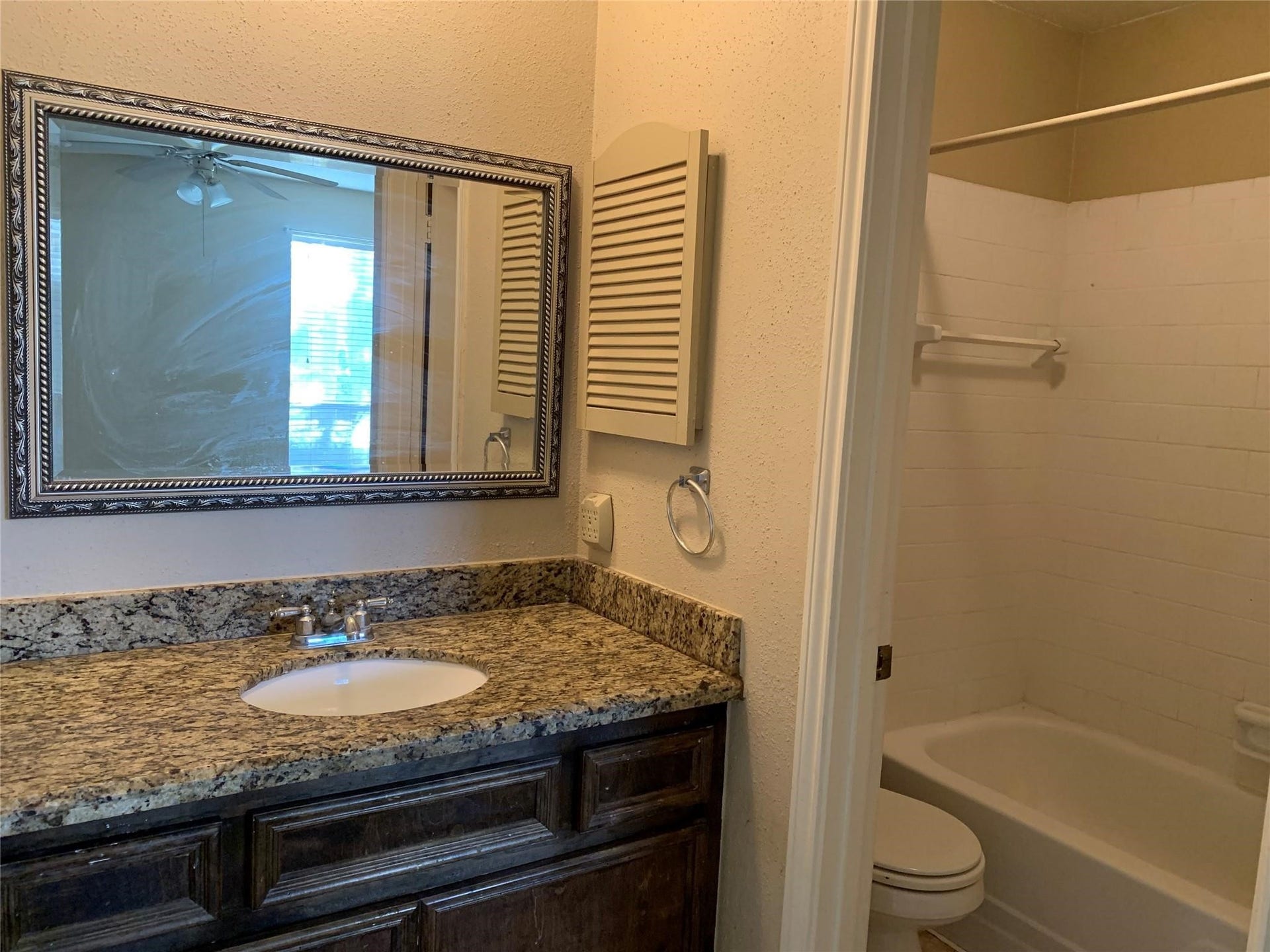 1126 Pinecroft Drive, Sugar Land, TX 77498 1126 Pinecroft Drive, Sugar Land, TX 77498