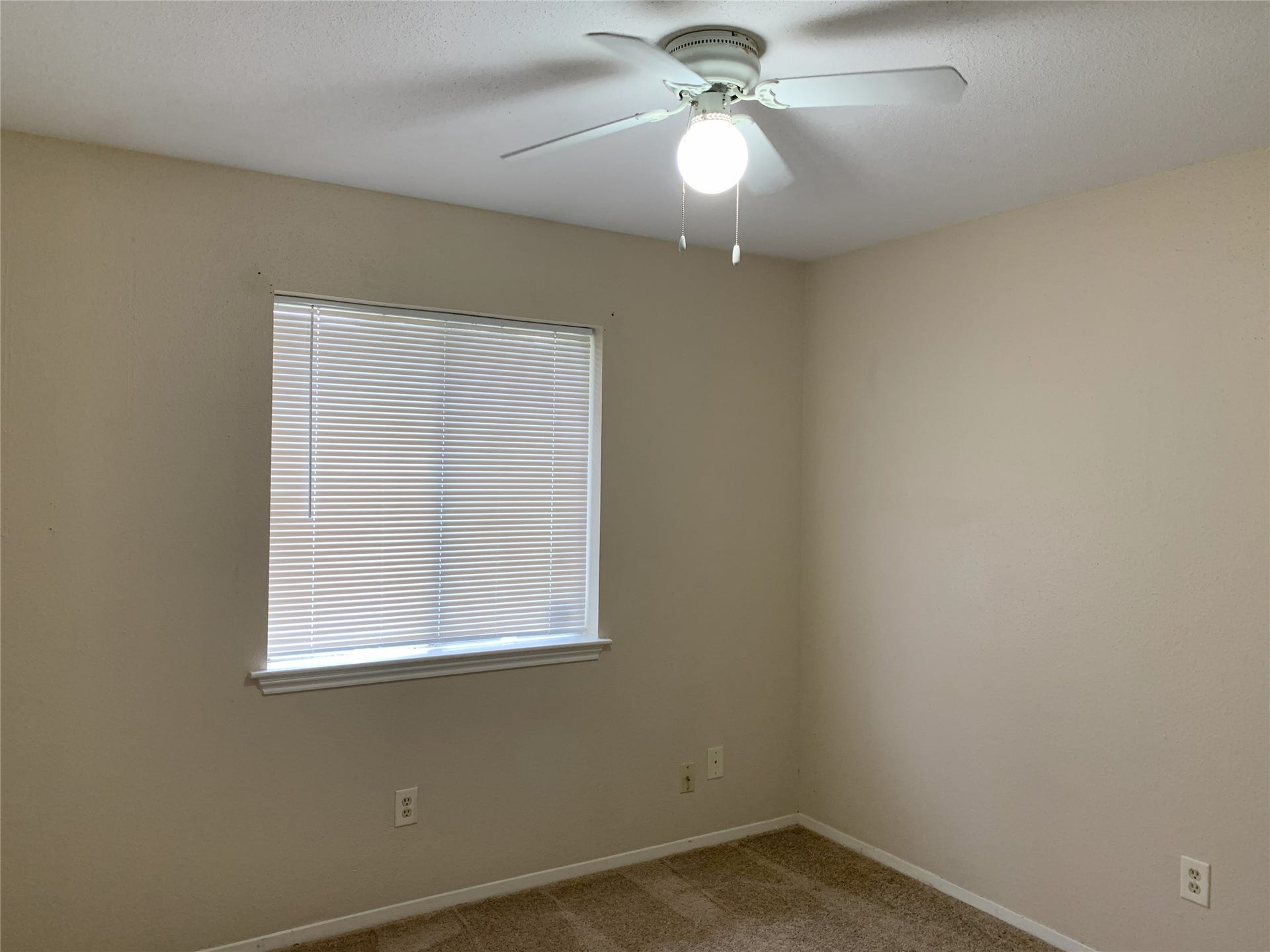 1126 Pinecroft Drive, Sugar Land, TX 77498 1126 Pinecroft Drive, Sugar Land, TX 77498
