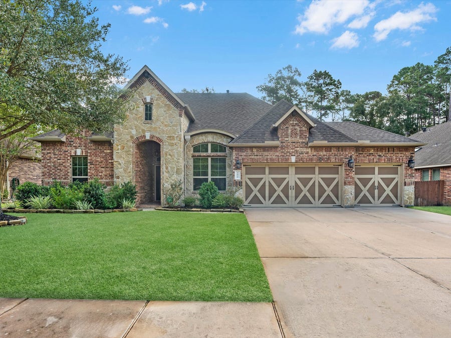 Property photo for 292 Dawn Brook Lane, Conroe, TX