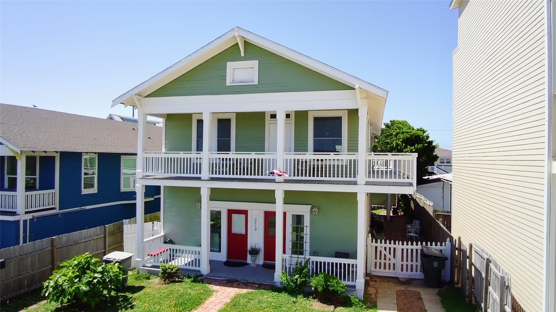 3510 Avenue S 1/2, #B, Galveston, TX 77550 Charm and a view!