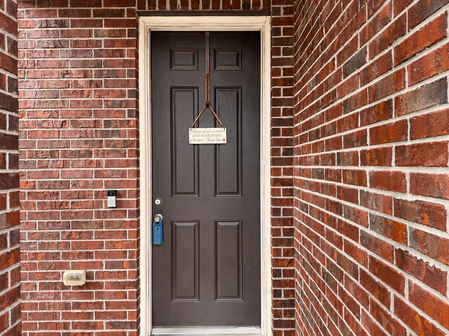 17105 Stillhouse Lake Court, Houston, TX 77044 Leave your worries and your shoes at the door.(Virtually Staged)