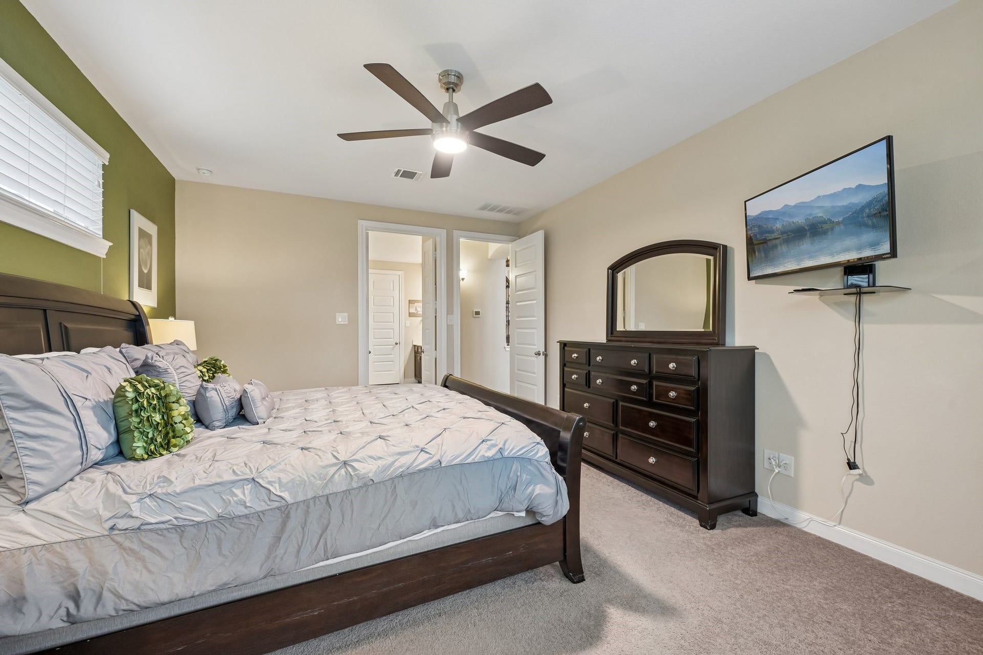 17105 Stillhouse Lake Court, Houston, TX 77044 Primary Bedroom