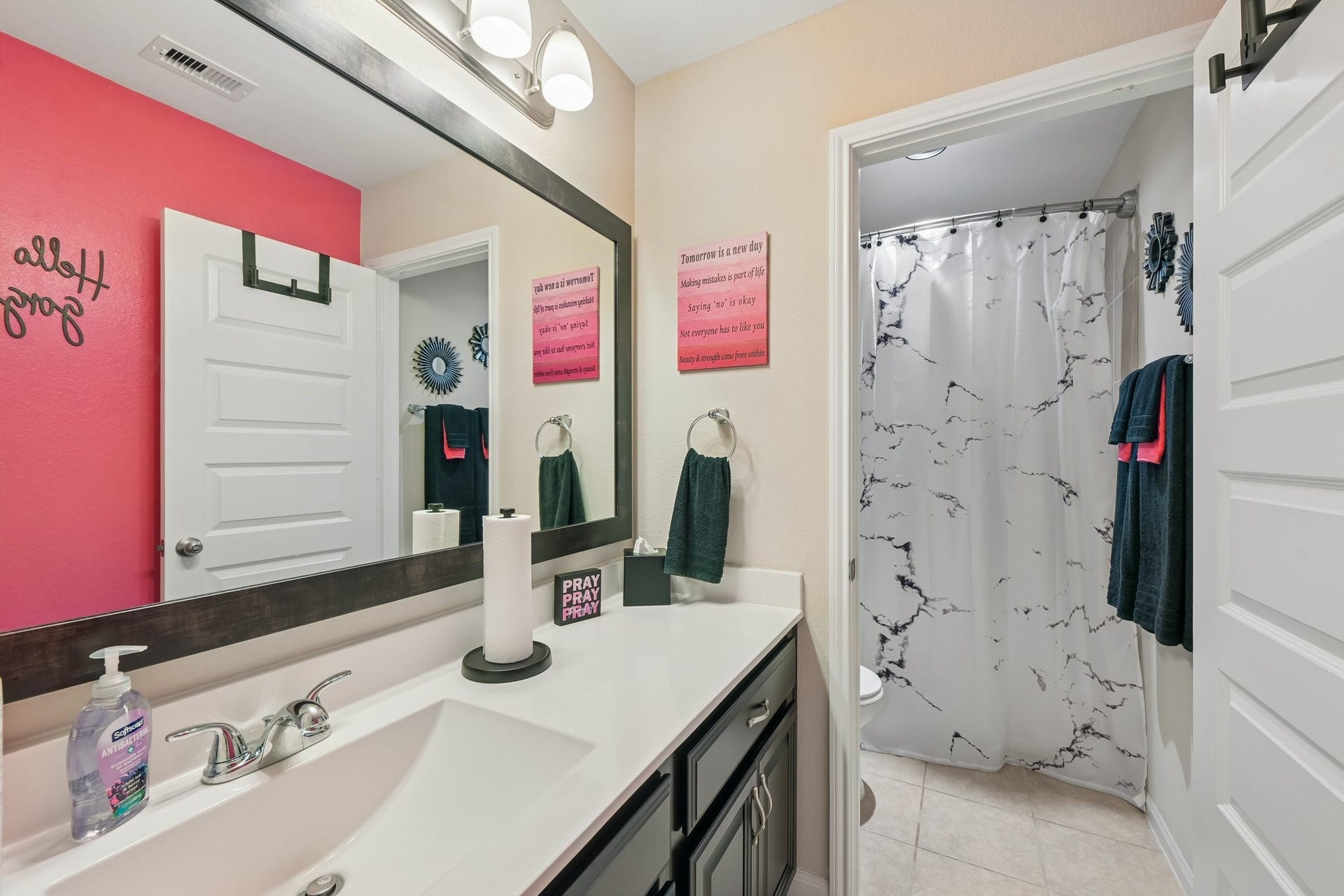 17105 Stillhouse Lake Court, Houston, TX 77044 Bathroom