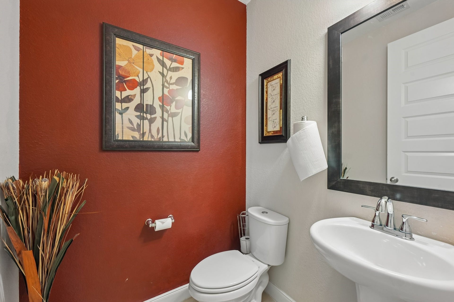 17105 Stillhouse Lake Court, Houston, TX 77044 Half Bath