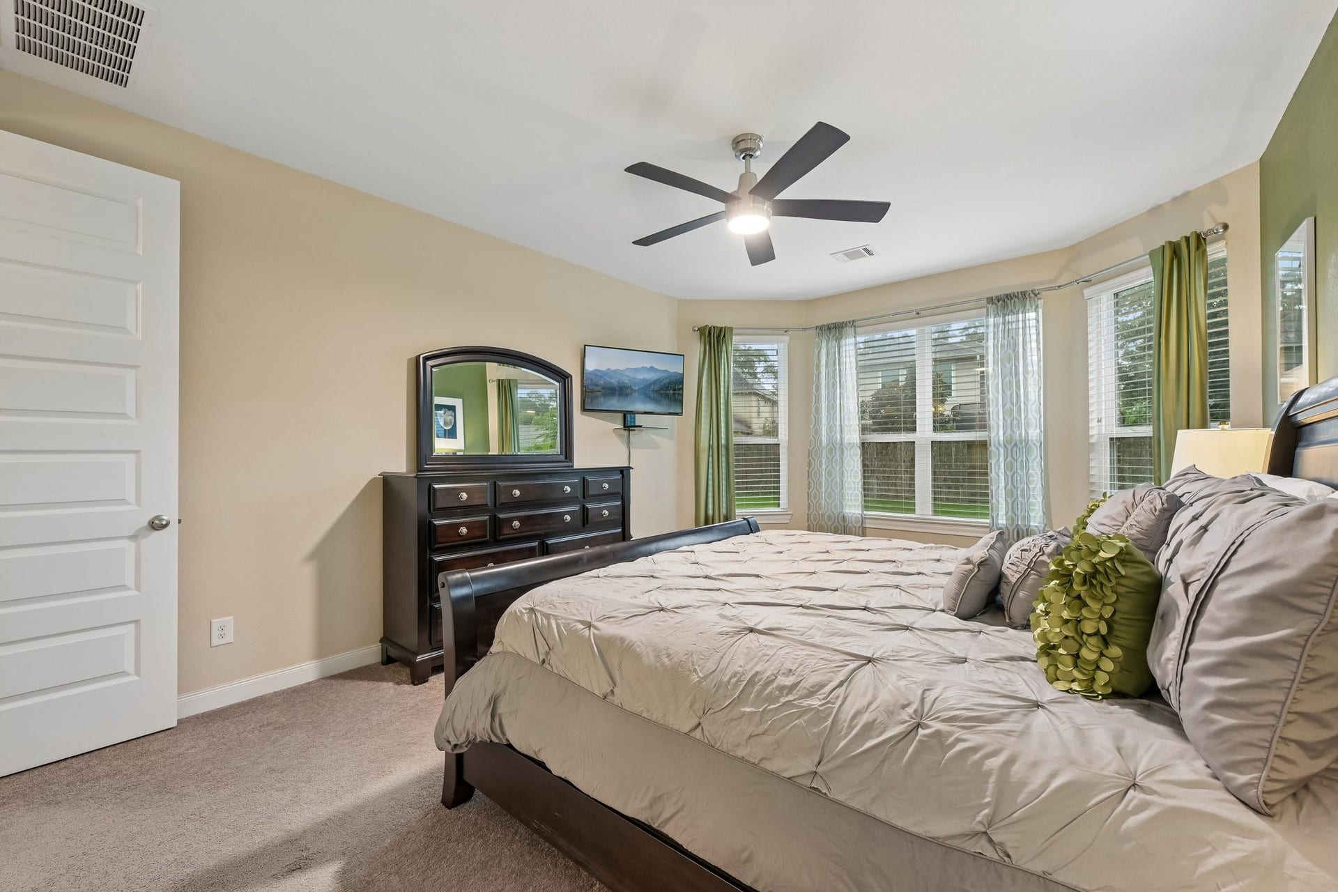 17105 Stillhouse Lake Court, Houston, TX 77044 Primary Bedroom