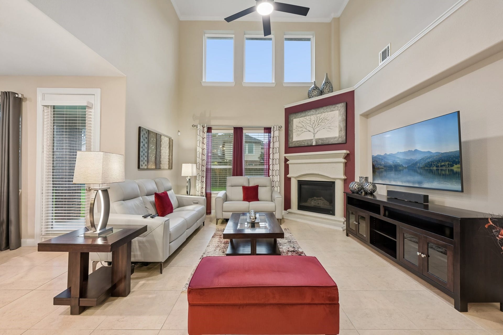 17105 Stillhouse Lake Court, Houston, TX 77044 High ceilings and natural light!