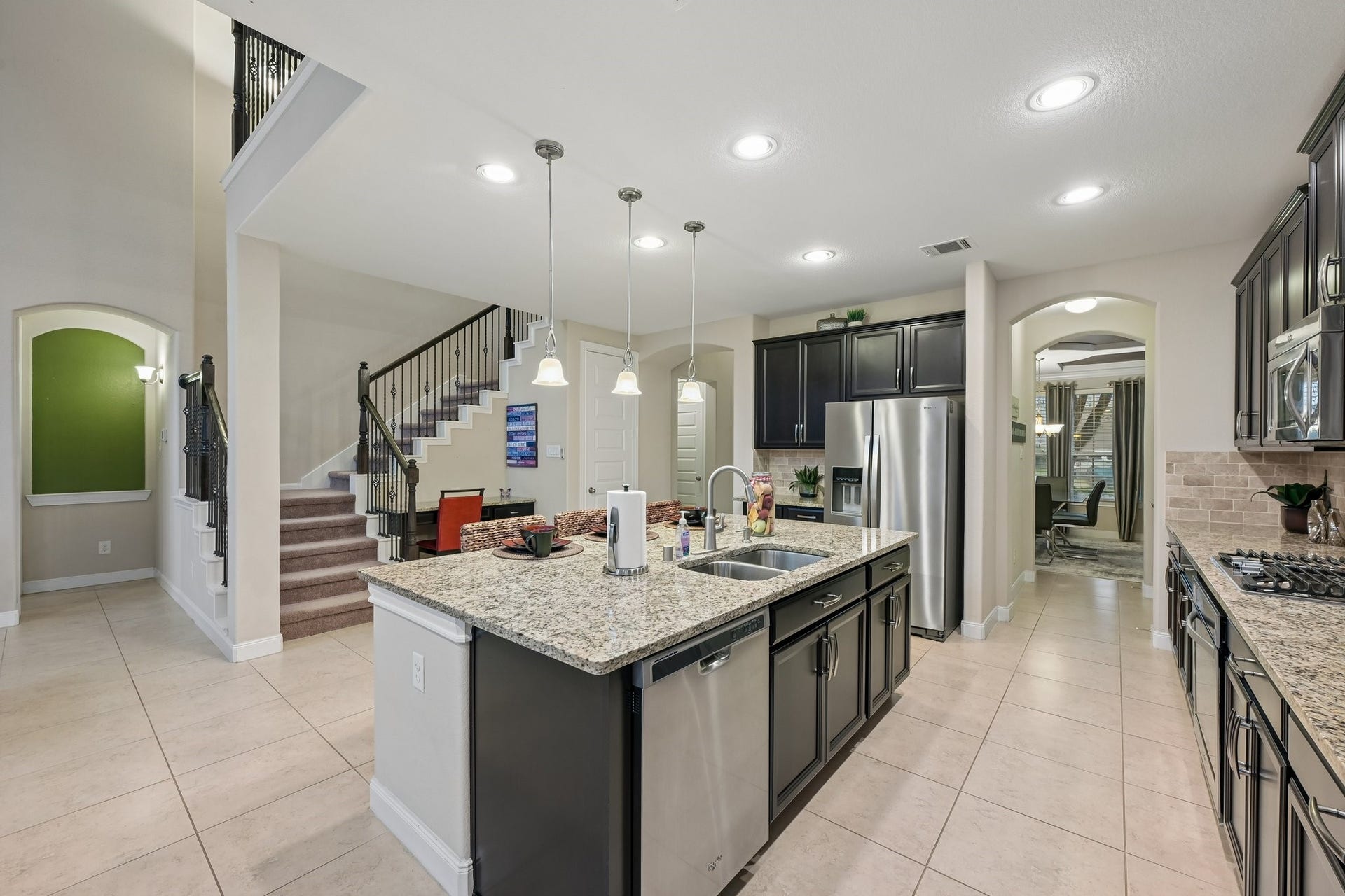 17105 Stillhouse Lake Court, Houston, TX 77044 Thoughtful design throughout