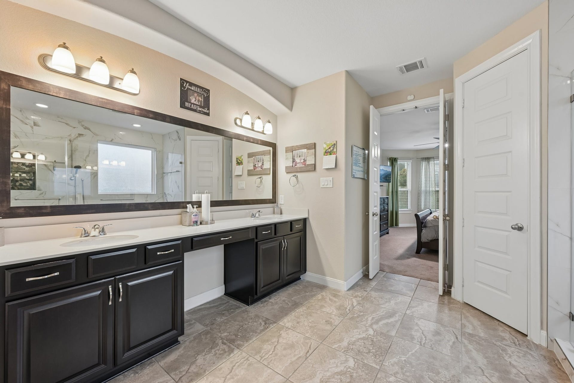 17105 Stillhouse Lake Court, Houston, TX 77044 Primary Bath