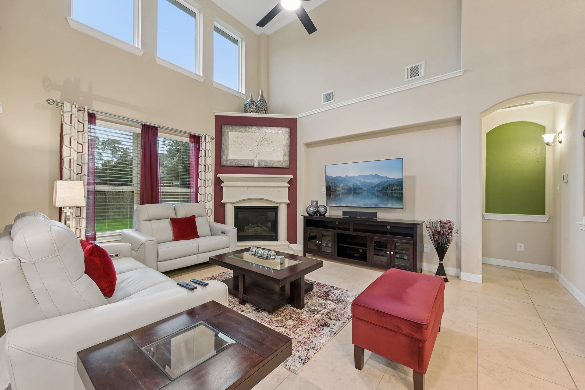 17105 Stillhouse Lake Court, Houston, TX 77044 Add your personal touch to the family room.