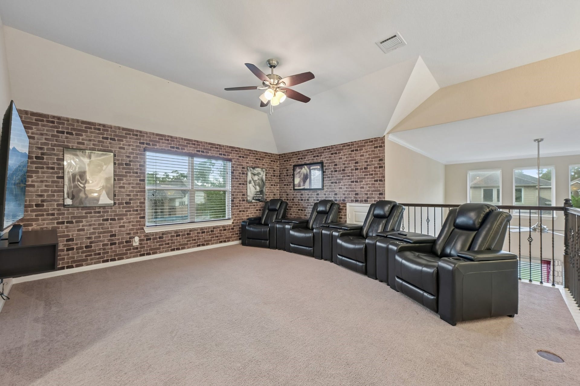 17105 Stillhouse Lake Court, Houston, TX 77044 Perfect for game day entertaining