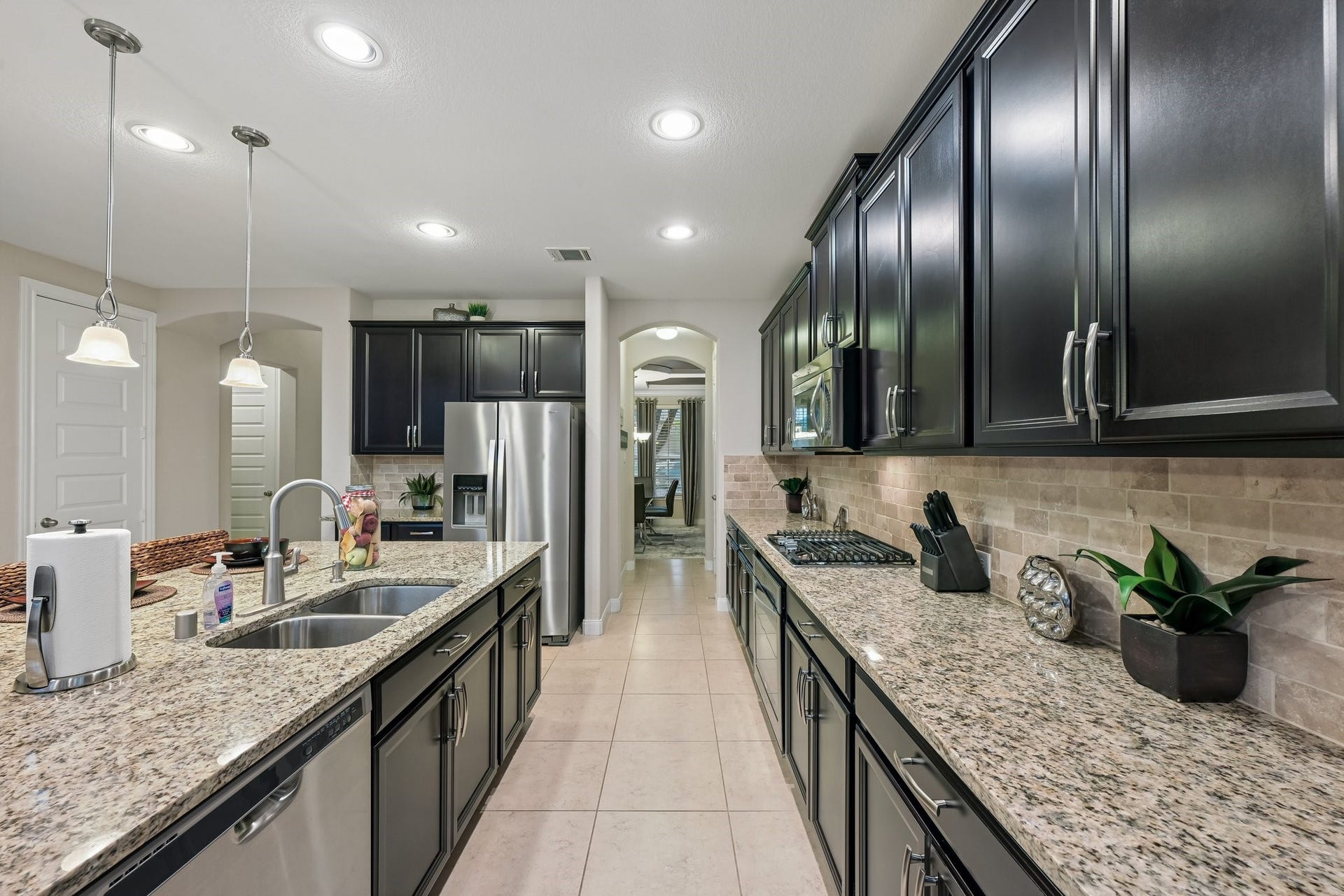 17105 Stillhouse Lake Court, Houston, TX 77044 Kitchen