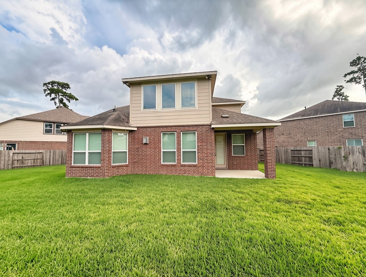 17105 Stillhouse Lake Court, Houston, TX 77044 Ample space for a private pool, deck or outdoor cookouts! The possibilities are endless.