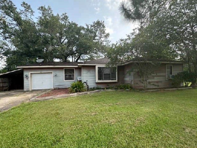 Property photo for 113 Iden Drive, Angleton, TX