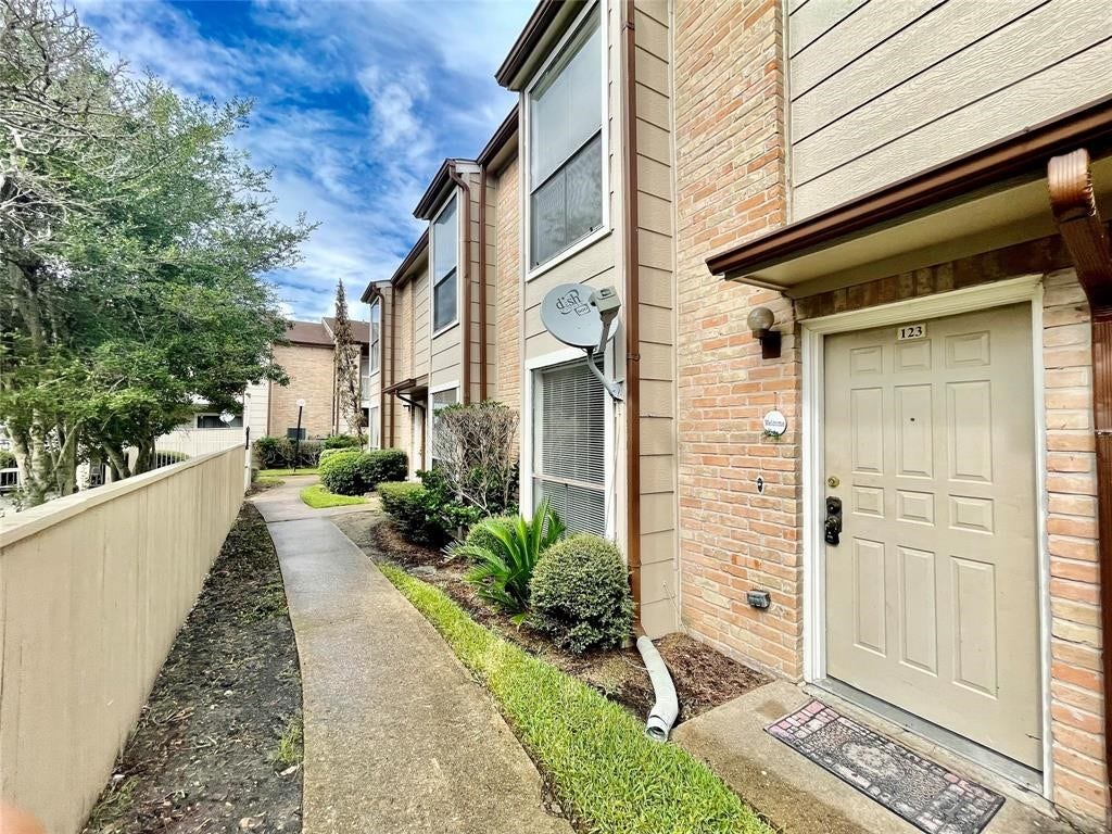 2100 Wilcrest Drive, #123, Houston, TX 77042 2100 Wilcrest Drive, #123, Houston, TX 77042