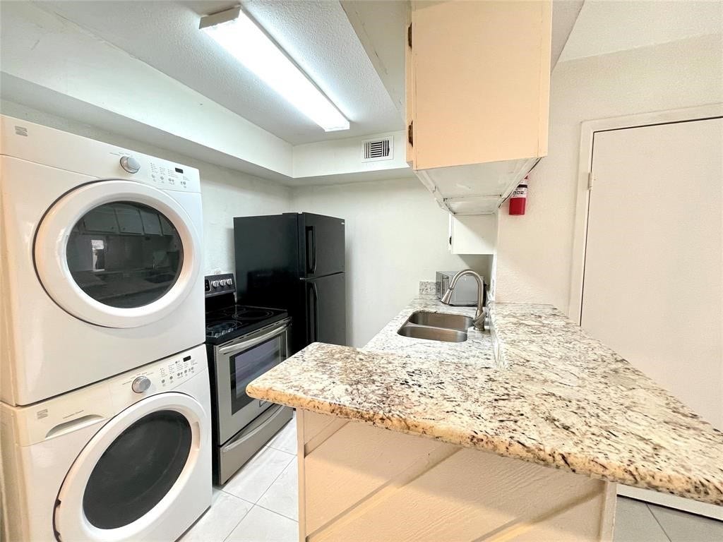 2100 Wilcrest Drive, #123, Houston, TX 77042 2100 Wilcrest Drive, #123, Houston, TX 77042
