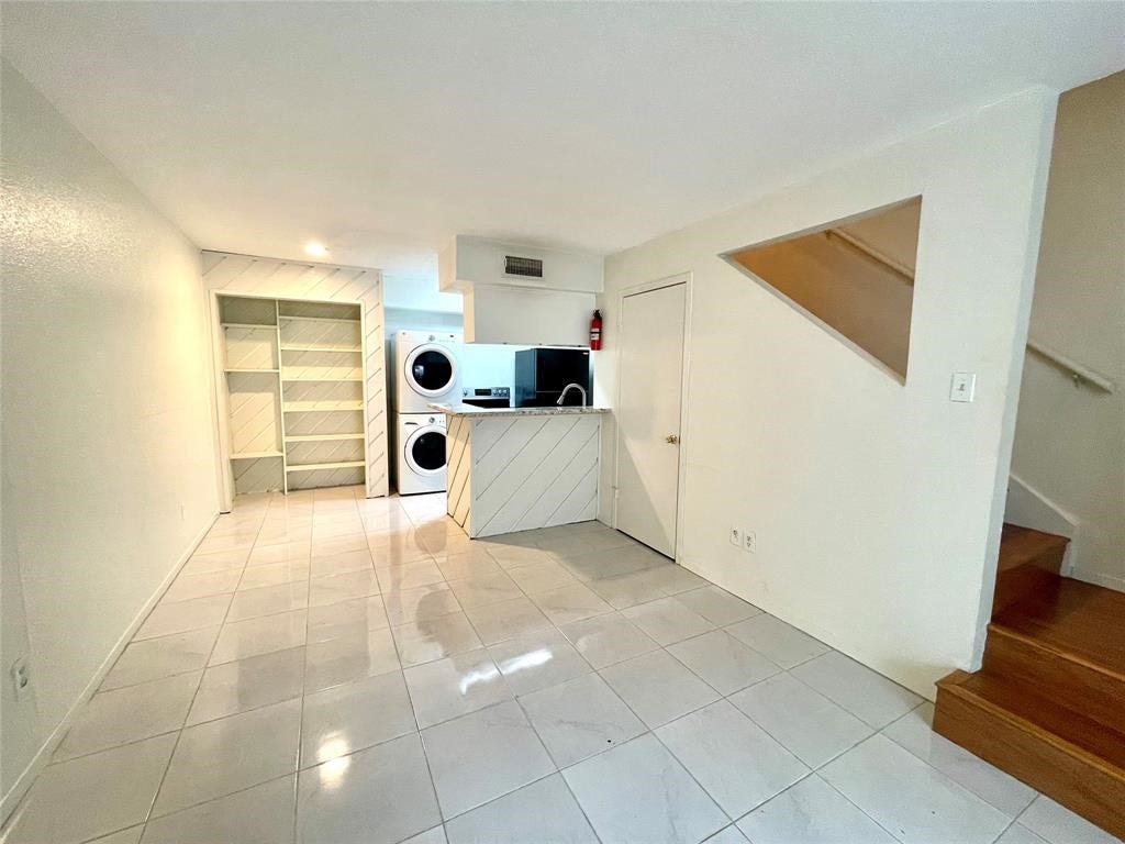 2100 Wilcrest Drive, #123, Houston, TX 77042 2100 Wilcrest Drive, #123, Houston, TX 77042