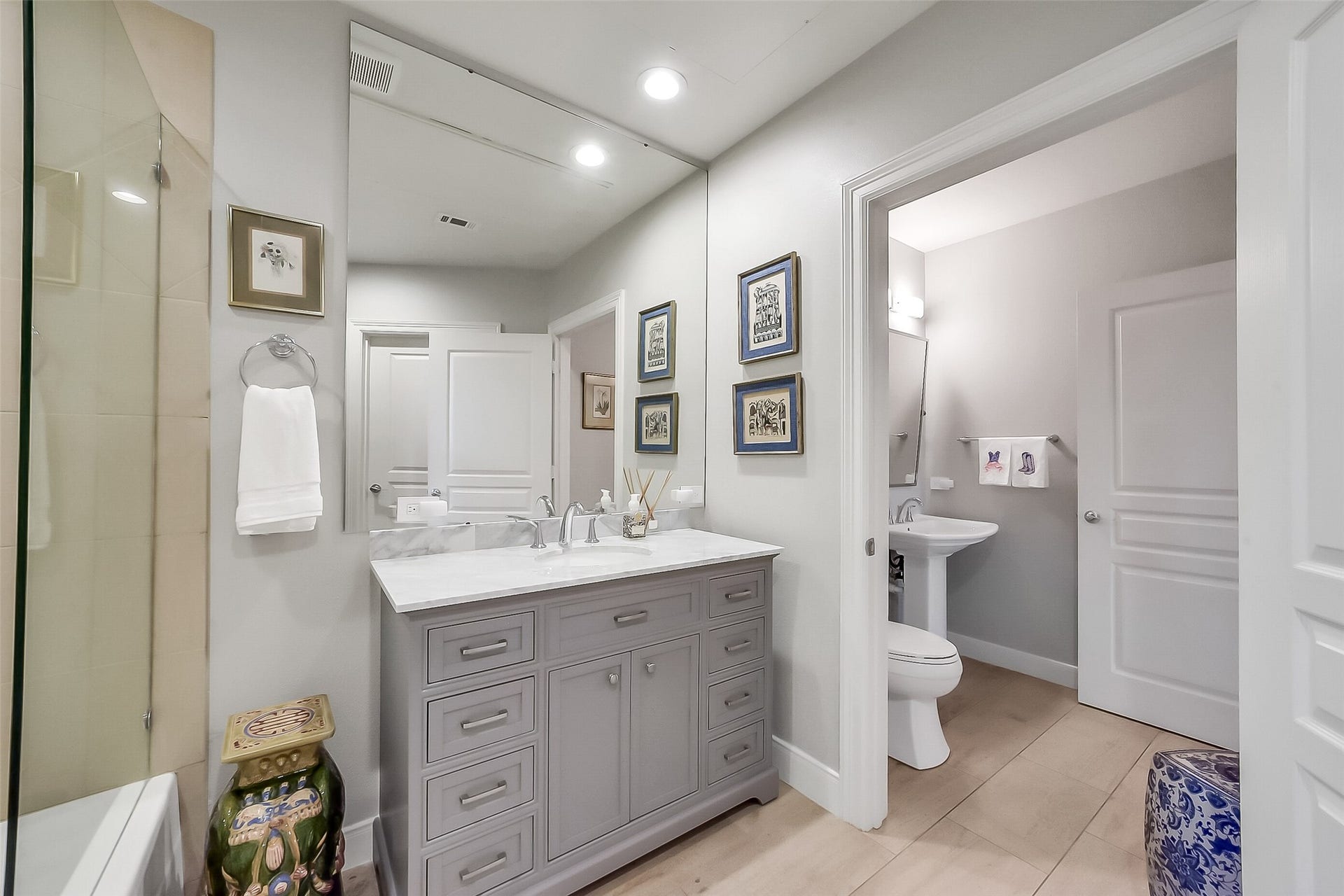 3333 Allen Parkway, #710, Houston, TX 77019 A door separates the secondary bathroom from the powder room area, conveniently creating a restroom when guests are arriving.