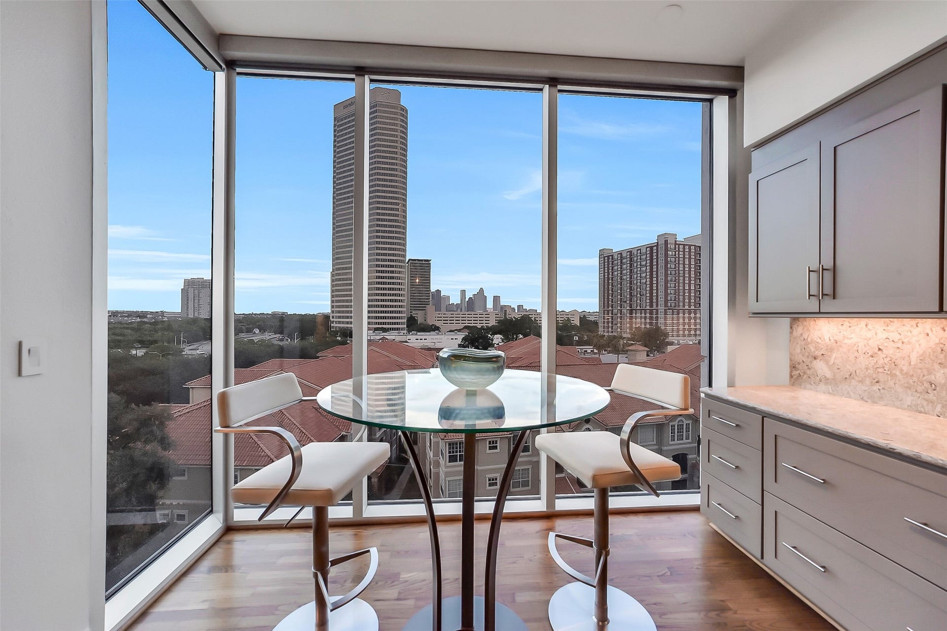 3333 Allen Parkway, #710, Houston, TX 77019 Imagine enjoying this view every morning when having breakfast.