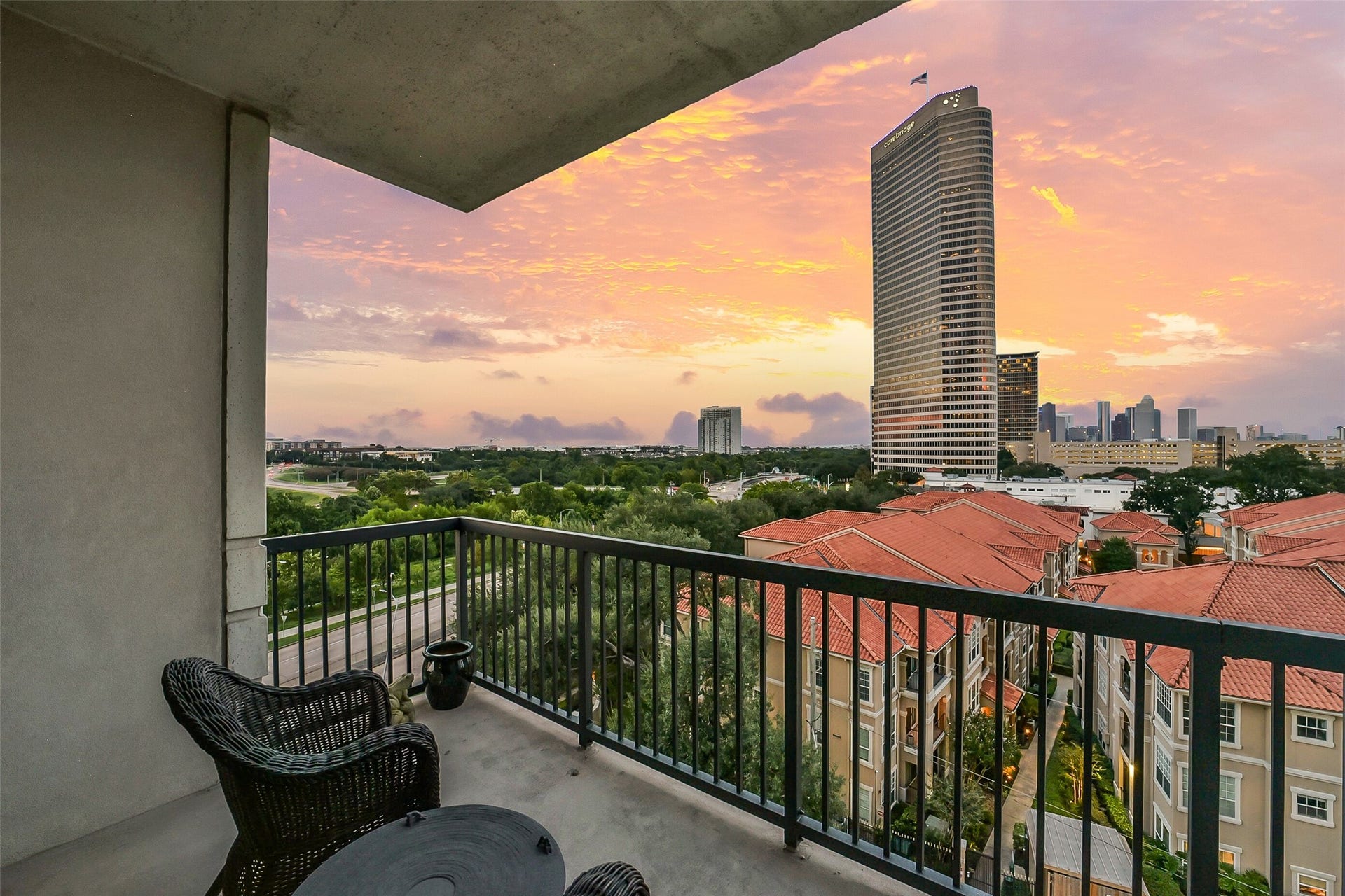 3333 Allen Parkway, #710, Houston, TX 77019 Unwind on the covered balcony, enjoying the ever fascinating City's skyline.