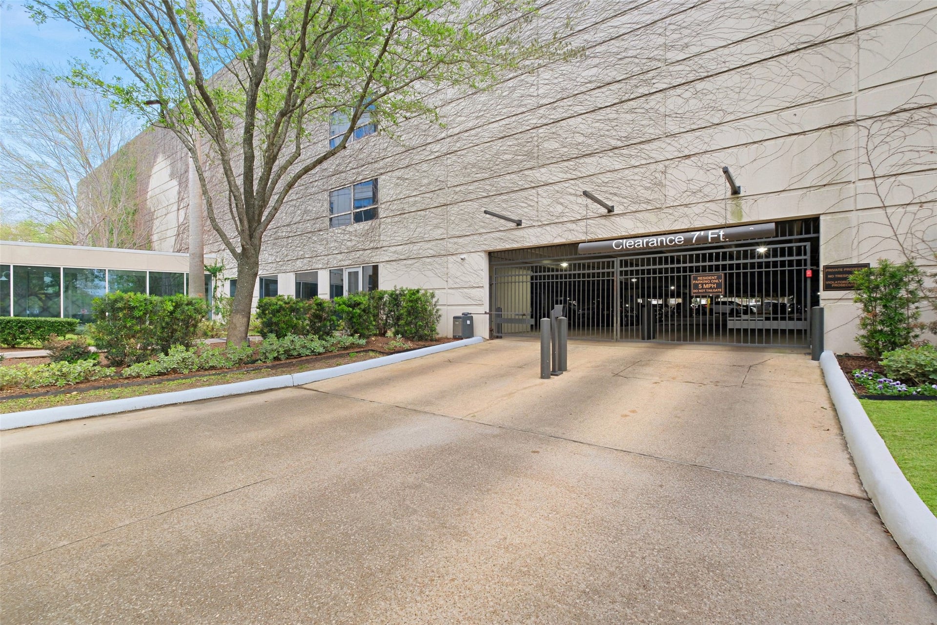 3333 Allen Parkway, #710, Houston, TX 77019 You are welcome to park your vehicle yourself in the garage or to use the valet service. Two assigned parking spots are coming with this condo.