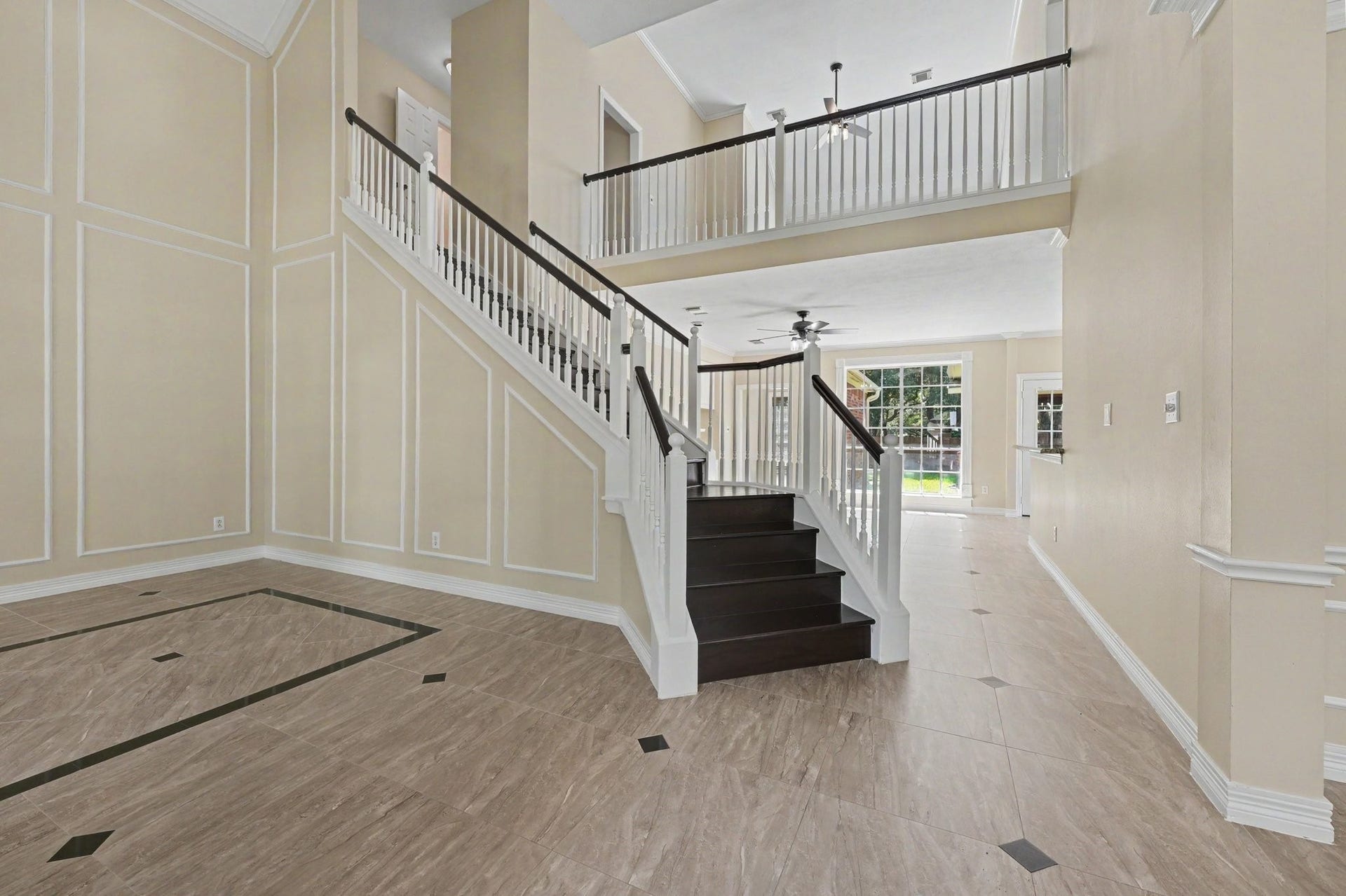 2814 Sanctuary Cove, Katy, TX 77450 Vaulted entry