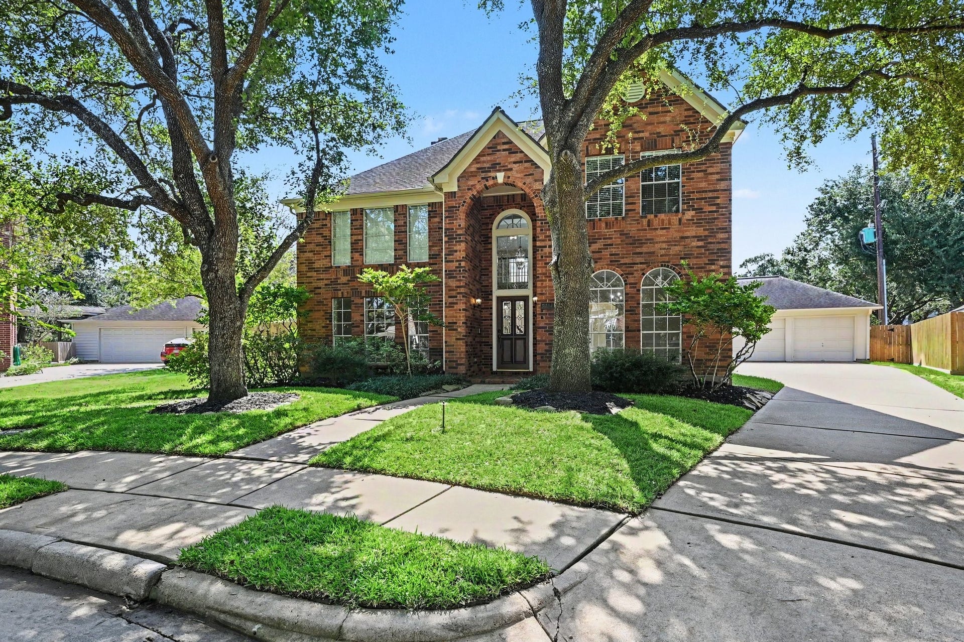 2814 Sanctuary Cove, Katy, TX 77450 Beautifully landscaped home in the heart of cinco ranch.