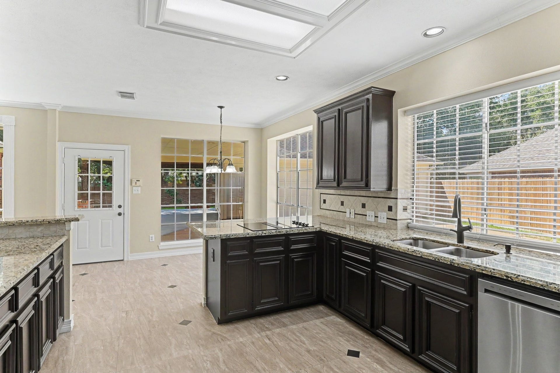 2814 Sanctuary Cove, Katy, TX 77450 Recently upgraded kitchen. New cooktop, plumbed for gas as well.
