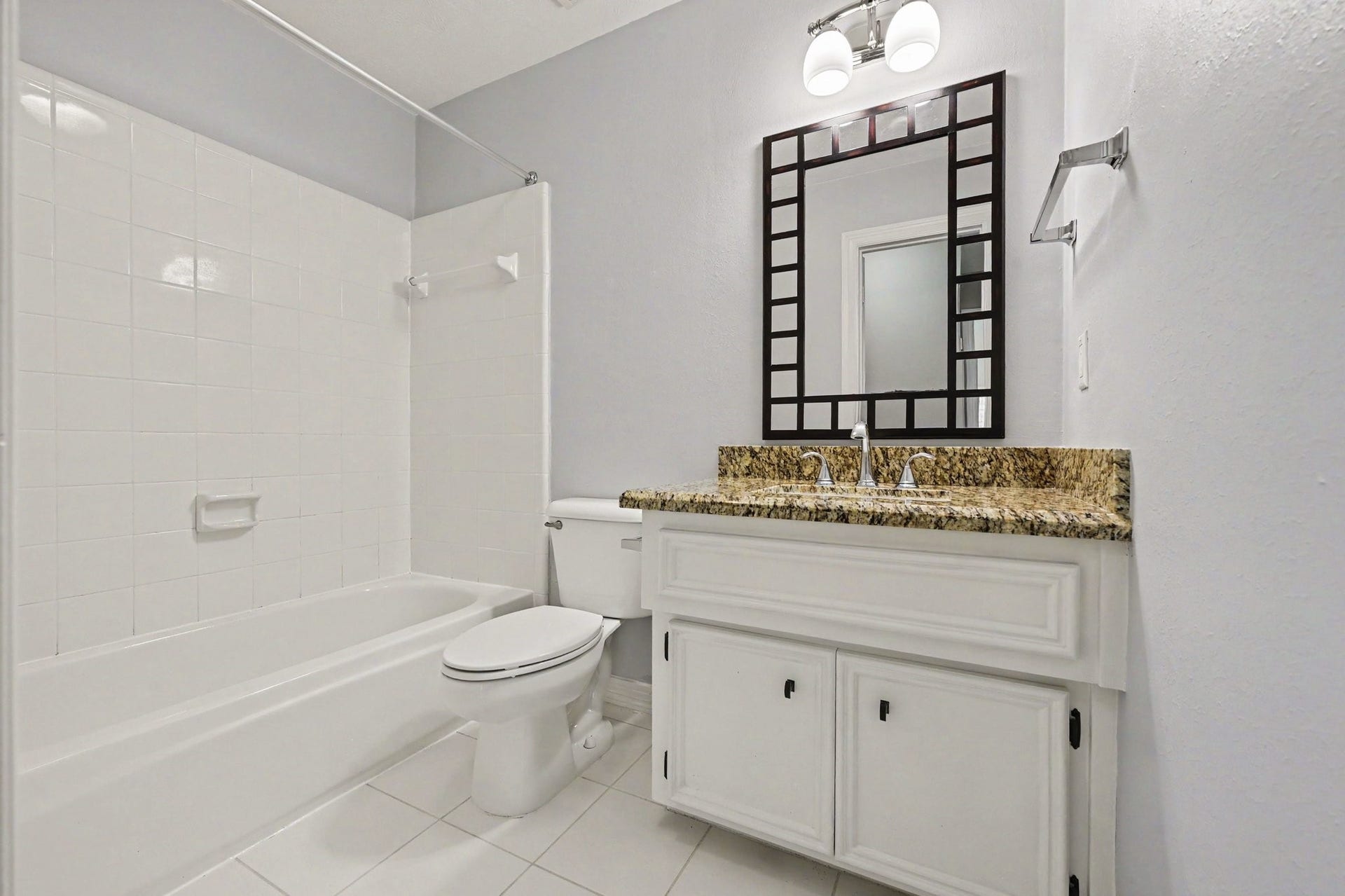 2814 Sanctuary Cove, Katy, TX 77450 One of two secondary bathrooms