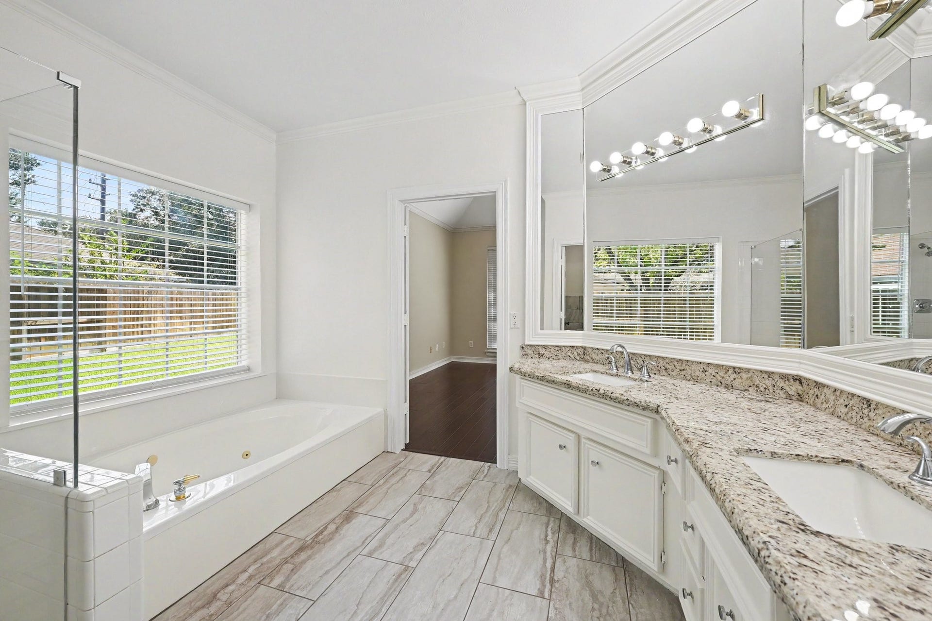 2814 Sanctuary Cove, Katy, TX 77450 Primary bathroom