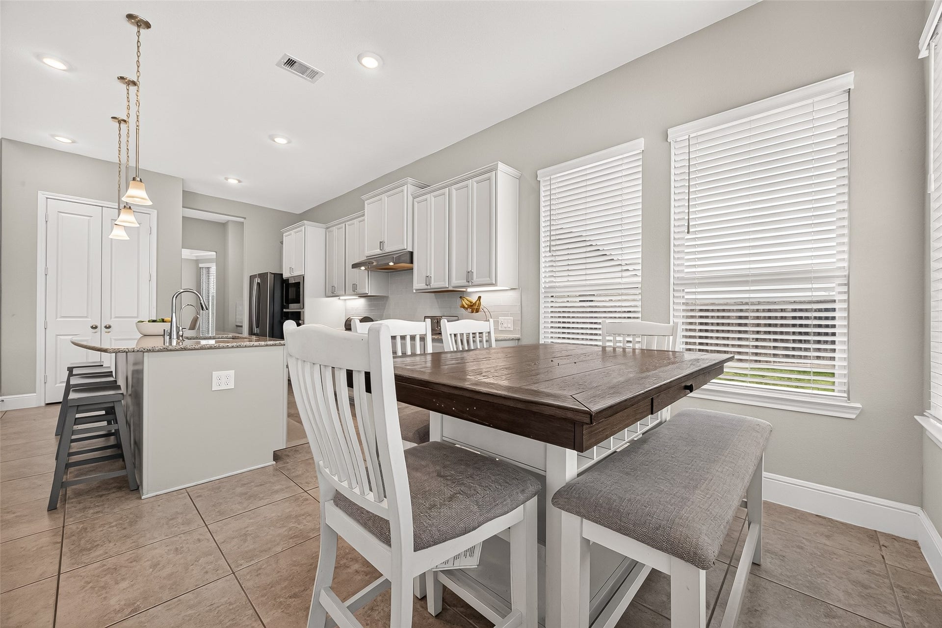 The perfect breakfast nook for casual dining!