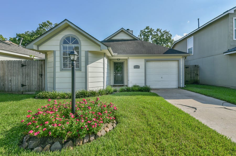 Property photo for 1118 Chelsea Lane, Pearland, TX