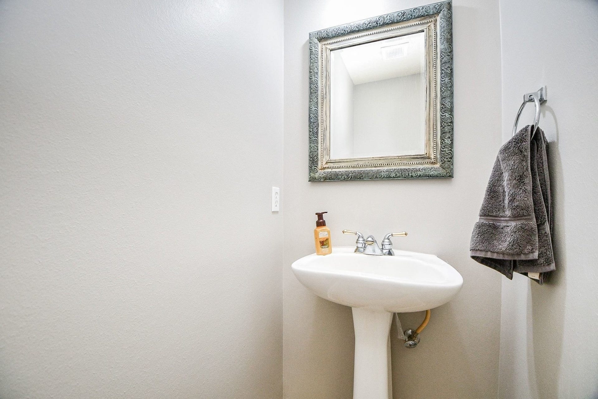 11102 Bandit Trail Drive, Houston, TX 77095 Half Bath