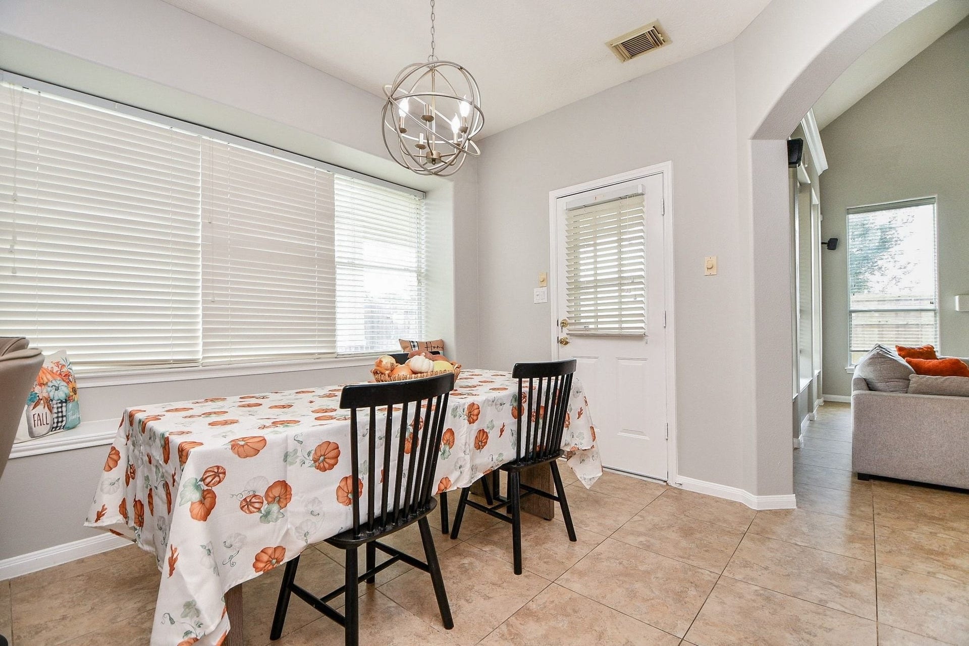 11102 Bandit Trail Drive, Houston, TX 77095 Breakfast Area