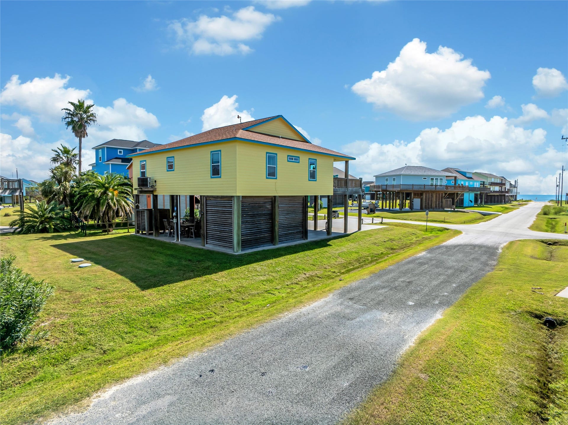 2019 Vista Dr Drive, Crystal Beach, TX 77650 Expansive yard