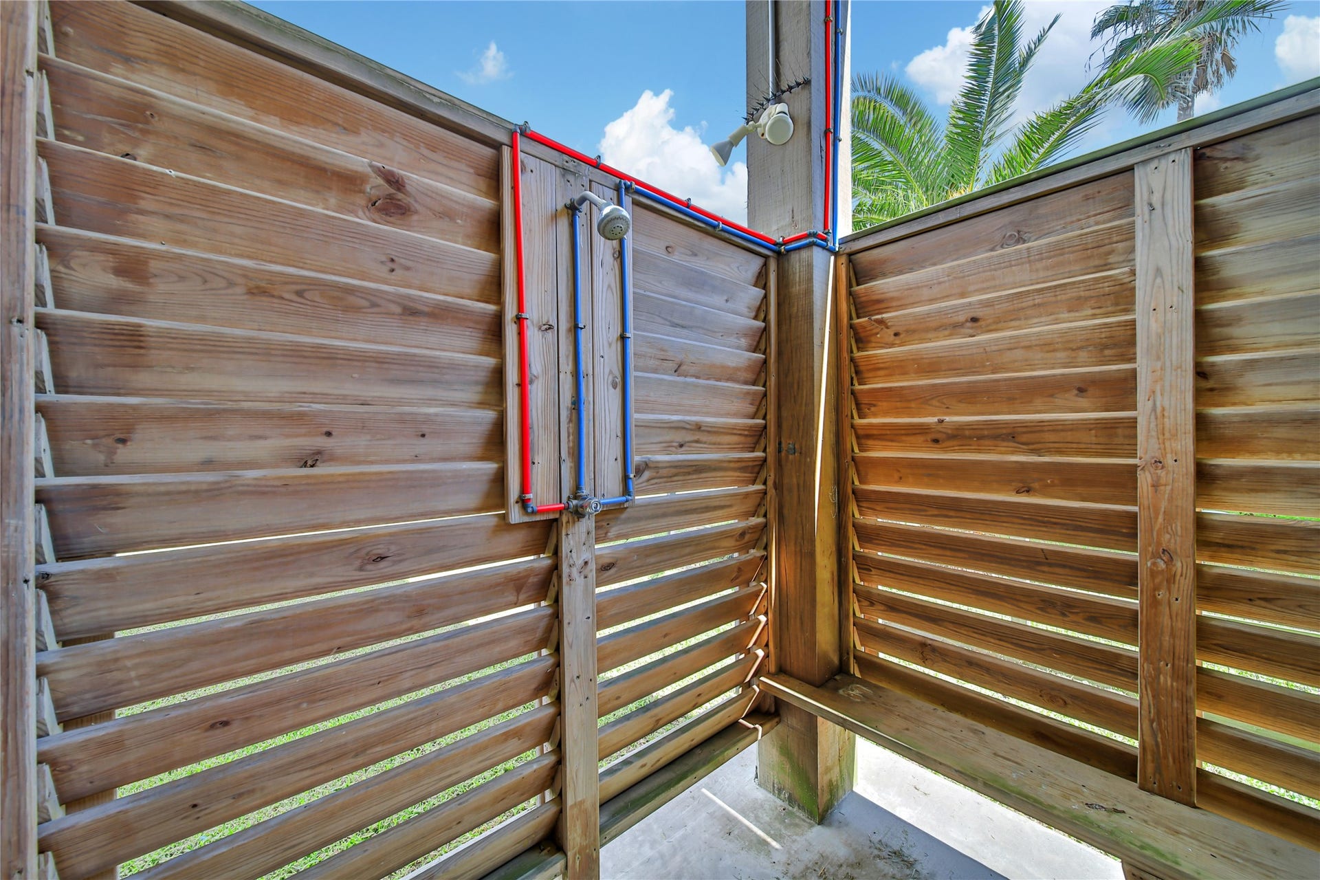 2019 Vista Dr Drive, Crystal Beach, TX 77650 Outdoor shower