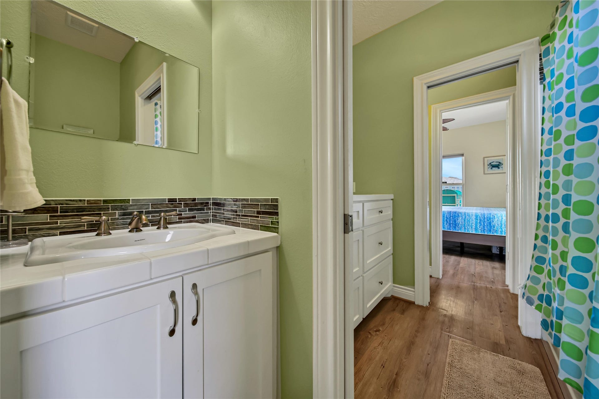 2019 Vista Dr Drive, Crystal Beach, TX 77650 Jack-n-Jill Bath