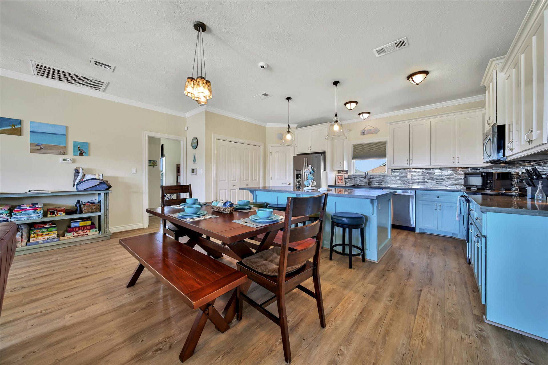 2019 Vista Dr Drive, Crystal Beach, TX 77650 All furnishings included!