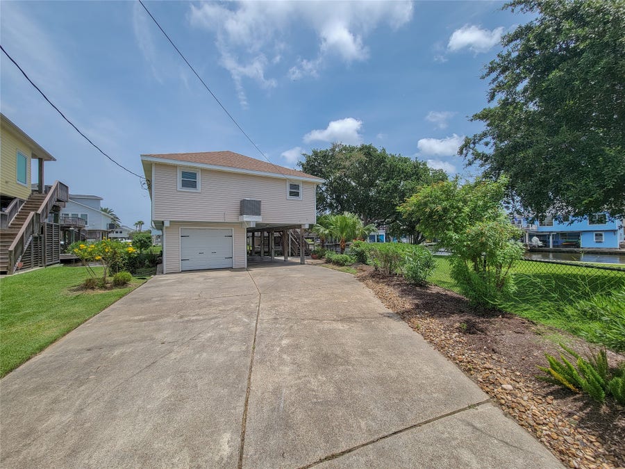 Property photo for 16704 Curlew Road, Jamaica Beach, TX