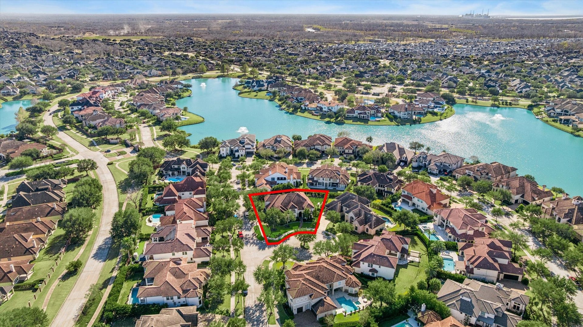 61 Open Sands Court, Sugar Land, TX 77479 This aerial photo showcases the beauty and luxury of Riverstone. Hartford Landing is a gated community with plenty of water views.