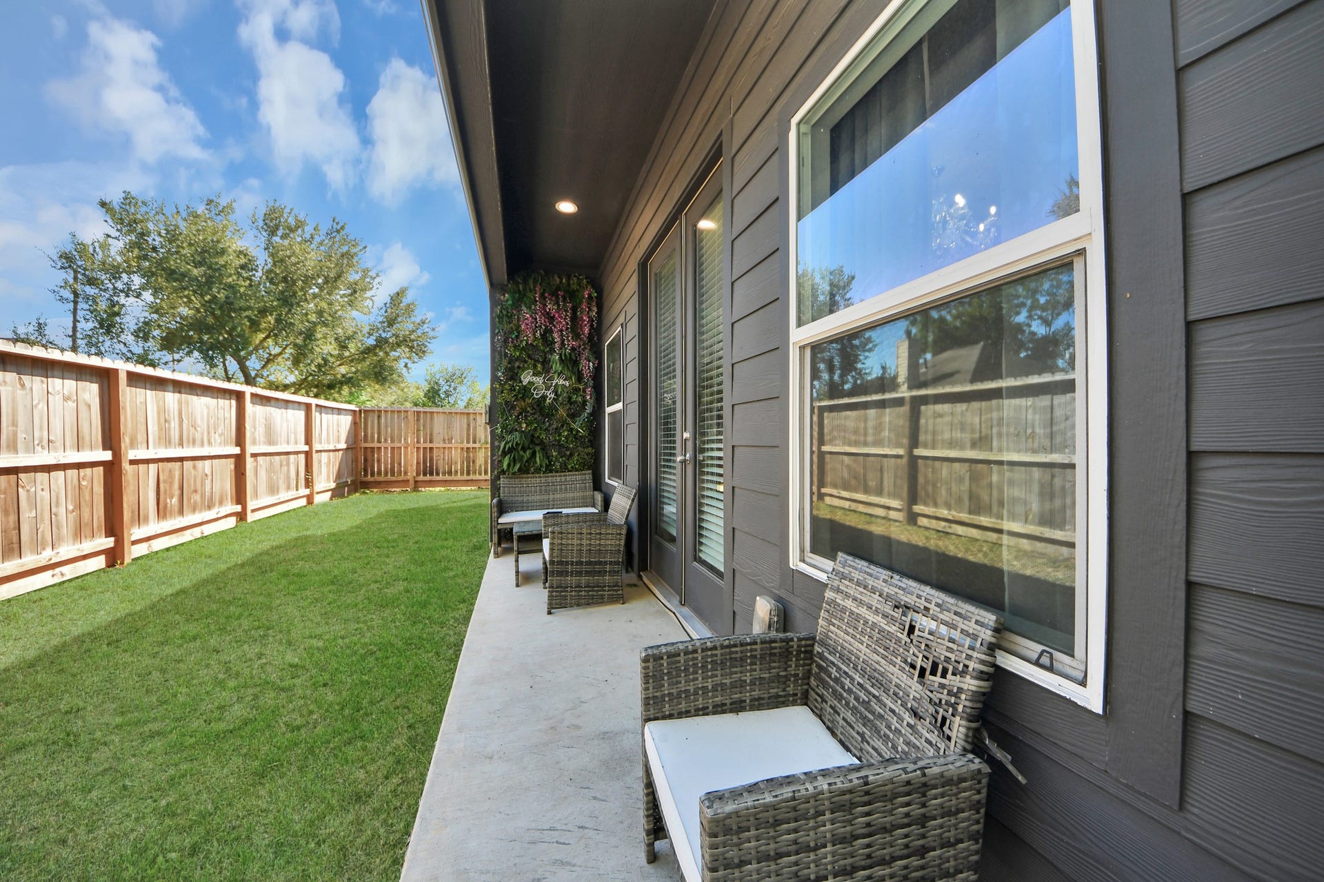 8419 Woodward Street, Houston, TX 77051 8419 Woodward Street, Houston, TX 77051