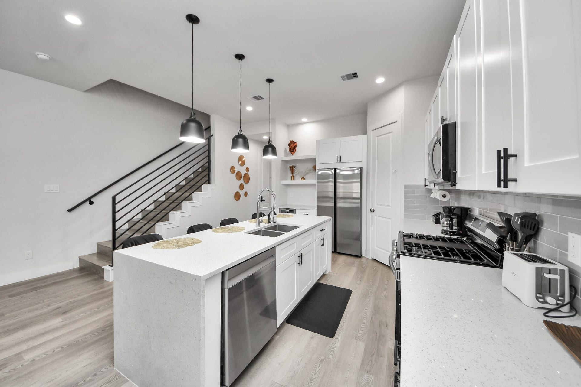 8419 Woodward Street, Houston, TX 77051 8419 Woodward Street, Houston, TX 77051