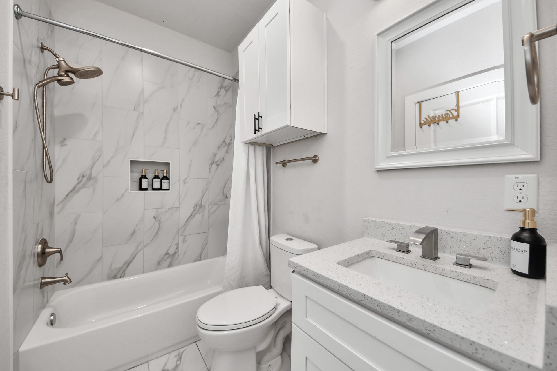 8419 Woodward Street, Houston, TX 77051 8419 Woodward Street, Houston, TX 77051