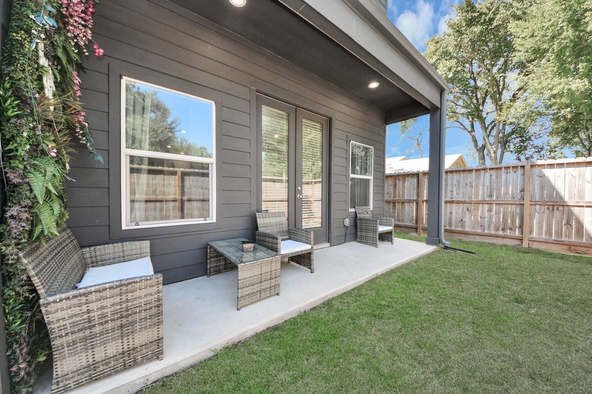 8419 Woodward Street, Houston, TX 77051 8419 Woodward Street, Houston, TX 77051