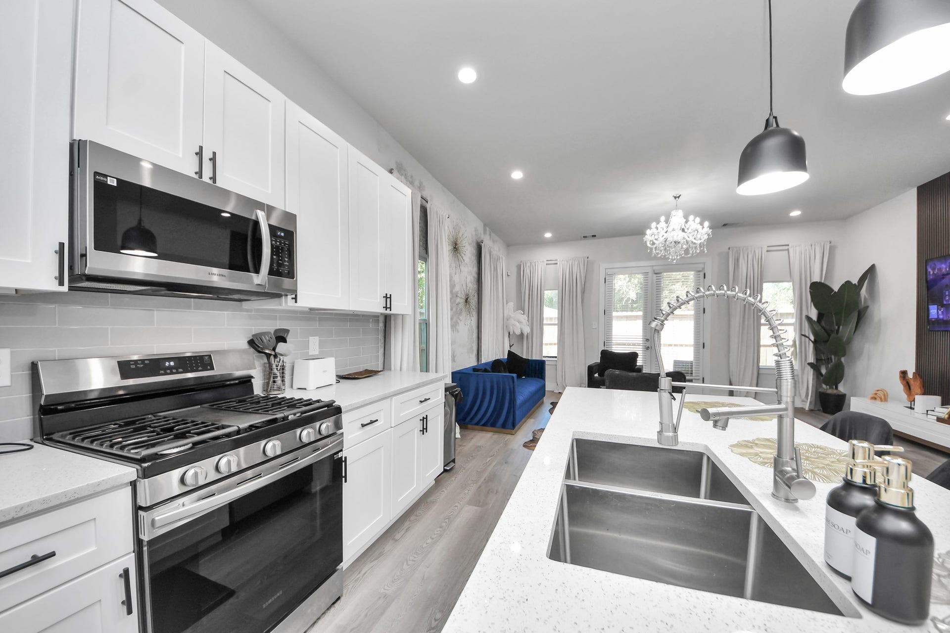 8419 Woodward Street, Houston, TX 77051 8419 Woodward Street, Houston, TX 77051