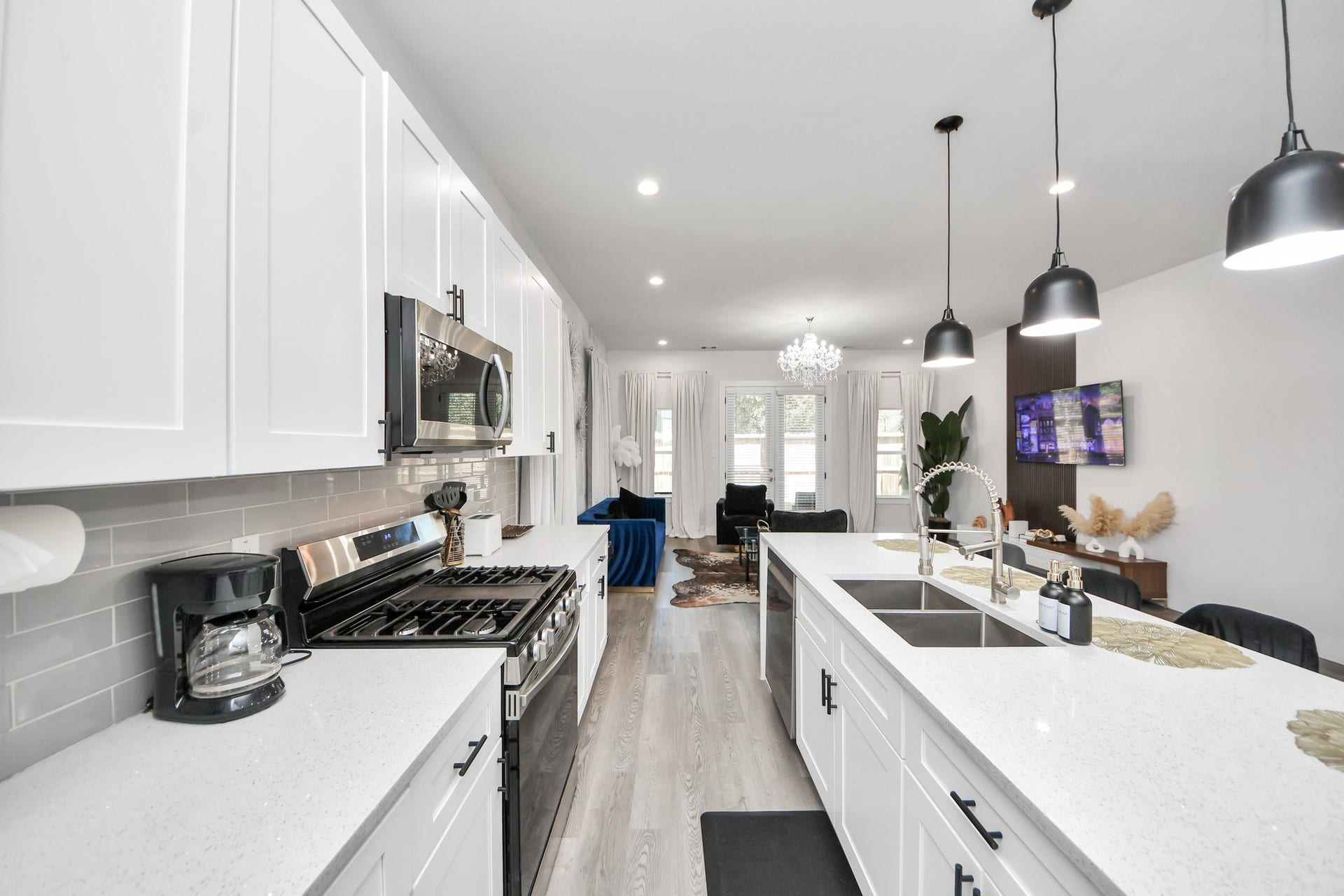 8419 Woodward Street, Houston, TX 77051 8419 Woodward Street, Houston, TX 77051